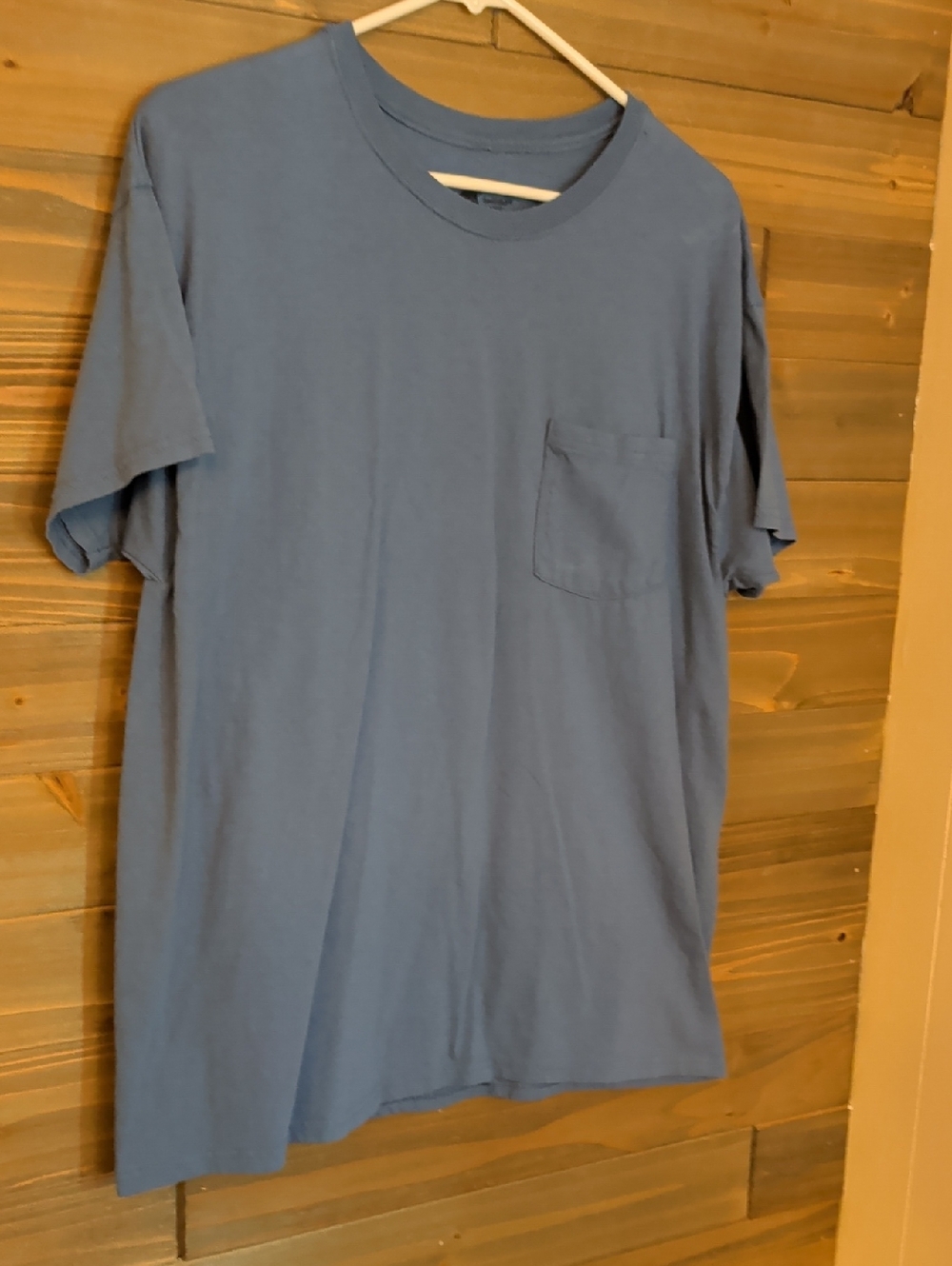 Hanes Men’s Pocket Tee in Steel Blue